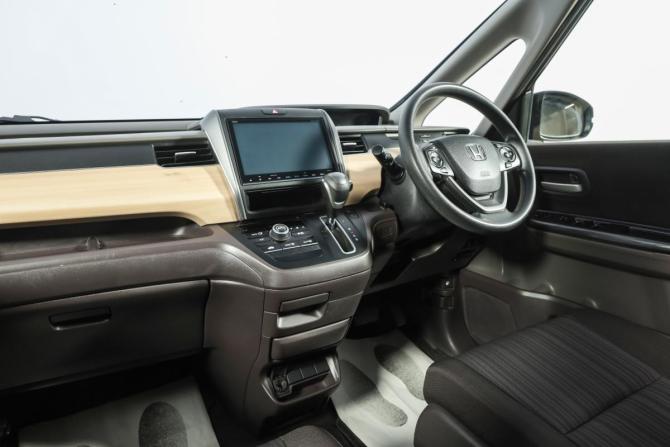 Honda Freed II с пробегом 2017 года, цена 1 599 000 рублей, 73000 км, компактвэн, Автокод Объявления