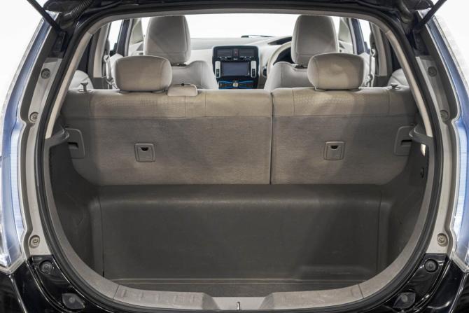 Nissan Leaf I (ZE0/AZE0) с пробегом 2011 года, цена 849 000 рублей, 112000 км, хэтчбек, Автокод Объявления