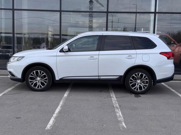Mitsubishi Outlander III Рестайлинг 2 с пробегом 2016 года, цена 1 835 000 рублей, 181308 км, внедорожник, Автокод Объявления