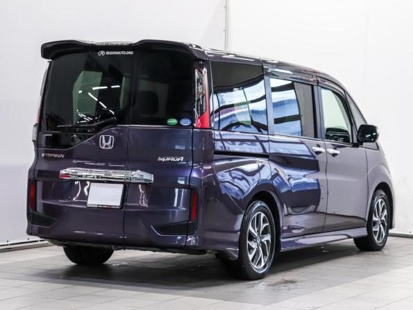 Honda Stepwgn V с пробегом 2016 года, цена 1 699 000 рублей, 119159 км, минивэн, Автокод Объявления