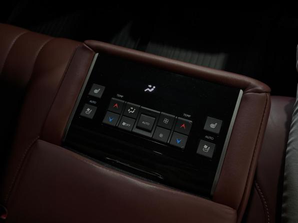 Lexus LX III Рестайлинг 2 с пробегом 2017 года, цена 6 500 000 рублей, 202517 км, внедорожник, Автокод Объявления