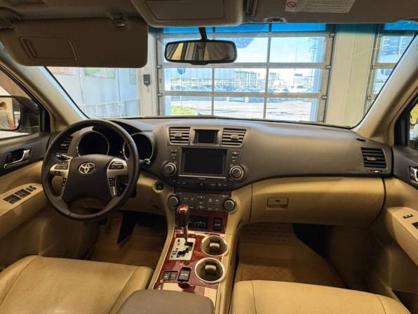 Toyota Highlander II (XU40) Рестайлинг с пробегом 2012 года, цена 2 390 000 рублей, 196797 км, внедорожник, Автокод Объявления