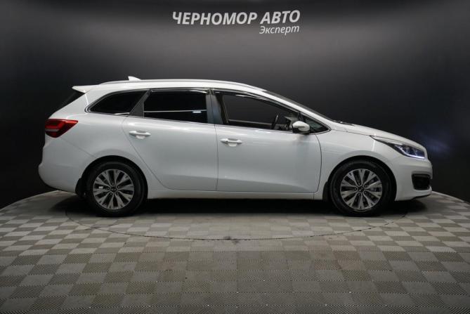 Kia Ceed II Рестайлинг с пробегом 2017 года, цена 1 640 000 рублей, 105000 км, универсал, Автокод Объявления