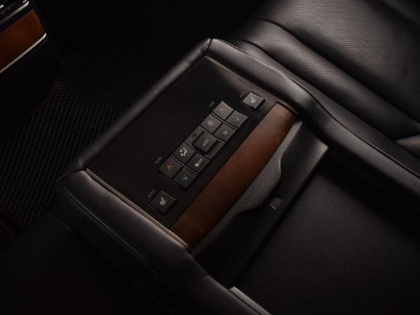 Lexus LX III Рестайлинг 2 с пробегом 2016 года, цена 6 199 995 рублей, 165823 км, внедорожник, Автокод Объявления