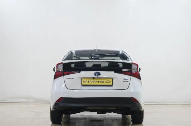 Toyota Prius IV Рестайлинг (XW50) с пробегом 2019 года, цена 1 869 000 рублей, 141000 км, лифтбек, Автокод Объявления