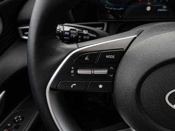 Hyundai Elantra VII (CN7) Рестайлинг с пробегом 2024 года, цена 2 220 000 рублей, 24650 км, седан, Автокод Объявления