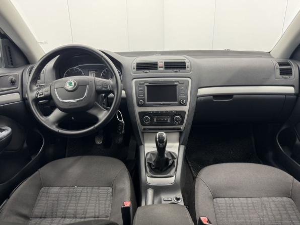 Skoda Octavia II (A5) Рестайлинг с пробегом 2011 года, цена 880 000 рублей, 156512 км, лифтбек, Автокод Объявления