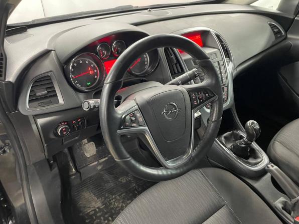 Opel Astra J Рестайлинг с пробегом 2013 года, цена 899 000 рублей, 111000 км, хэтчбек, Автокод Объявления