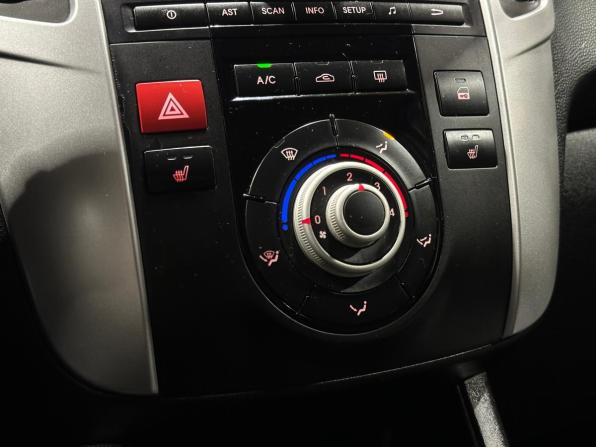 Kia Venga I с пробегом 2012 года, цена 1 050 000 рублей, 98202 км, минивэн, Автокод Объявления