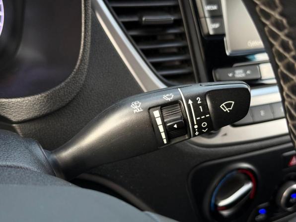 Hyundai Solaris II с пробегом 2018 года, цена 1 400 000 рублей, 114300 км, седан, Автокод Объявления