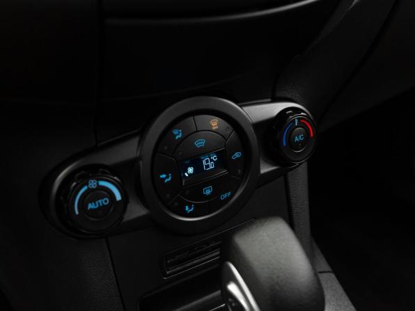 Ford Fiesta Mk6 Рестайлинг с пробегом 2015 года, цена 1 120 000 рублей, 87417 км, седан, Автокод Объявления