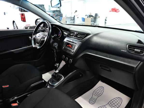 Kia Rio III Рестайлинг с пробегом 2017 года, цена 925 000 рублей, 159800 км, седан, Автокод Объявления