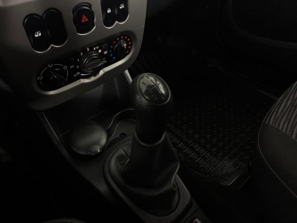 Renault Sandero I с пробегом 2013 года, цена 645 000 рублей, 102586 км, хэтчбек, Автокод Объявления