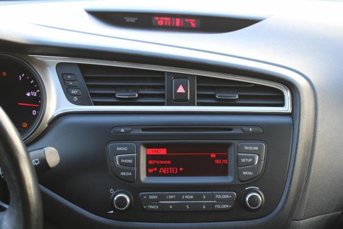Kia Ceed II Рестайлинг с пробегом 2017 года, цена 1 250 000 рублей, 110000 км, хэтчбек, Автокод Объявления