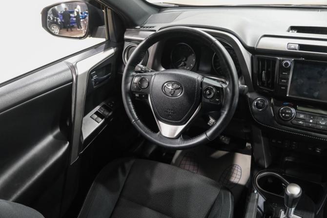 Toyota RAV4 IV (XA40) Рестайлинг с пробегом 2018 года, цена 2 699 000 рублей, 71000 км, внедорожник, Автокод Объявления