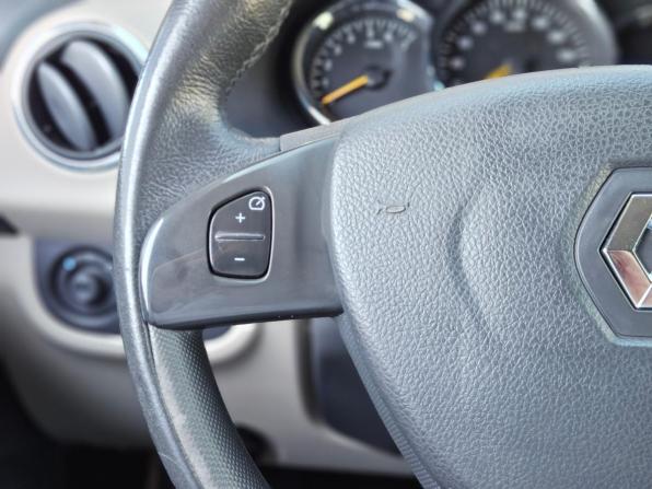 Renault Logan II с пробегом 2016 года, цена 869 000 рублей, 57000 км, седан, Автокод Объявления