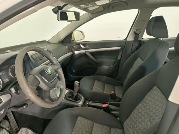 Skoda Octavia II (A5) Рестайлинг с пробегом 2013 года, цена 831 000 рублей, 185000 км, лифтбек, Автокод Объявления