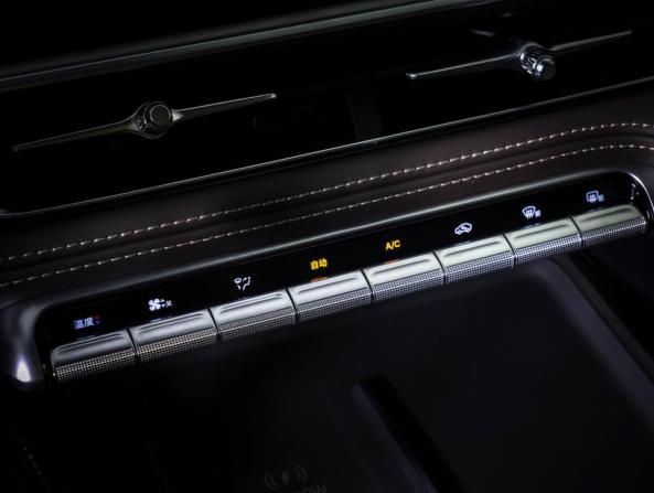 Geely Monjaro I Рестайлинг 2 с пробегом 2025 года, цена 4 450 000 рублей, 2448 км, внедорожник, Автокод Объявления