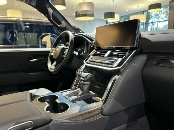 Toyota Land Cruiser 300 Series с пробегом 2026 года, цена 13 900 000 рублей, 16 км, внедорожник, Автокод Объявления