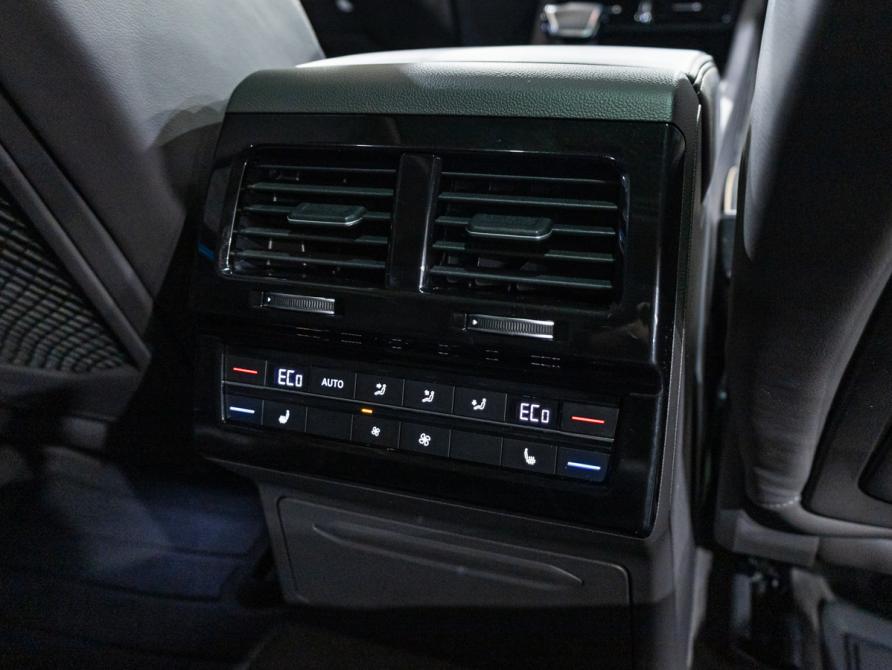 Volkswagen Touareg III Санкт-Петербург  - изображение 30