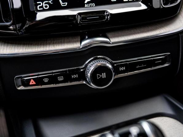Volvo XC60 II Рестайлинг с пробегом 2021 года, цена 4 505 000 рублей, 43238 км, внедорожник, Автокод Объявления