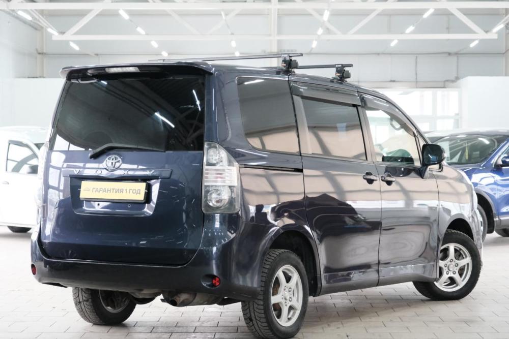 Toyota Voxy II (R70) Омск  - изображение 7