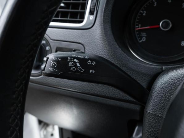 Volkswagen Polo V Рестайлинг с пробегом 2018 года, цена 1 279 700 рублей, 124667 км, седан, Автокод Объявления