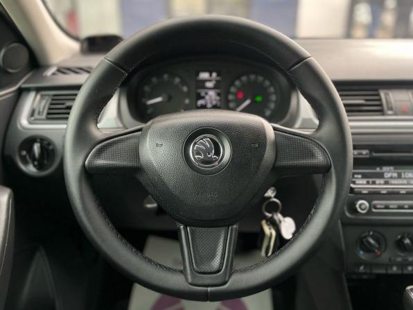 Skoda Rapid I с пробегом 2015 года, цена 1 050 000 рублей, 191000 км, лифтбек, Автокод Объявления