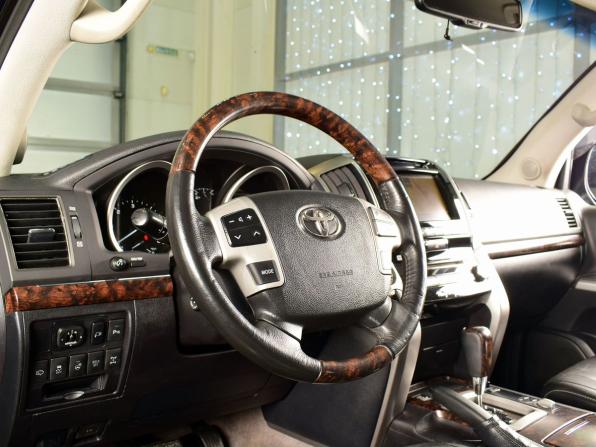 Toyota Land Cruiser 200 Series Рестайлинг 1 с пробегом 2015 года, цена 4 299 995 рублей, 179959 км, внедорожник, Автокод Объявления