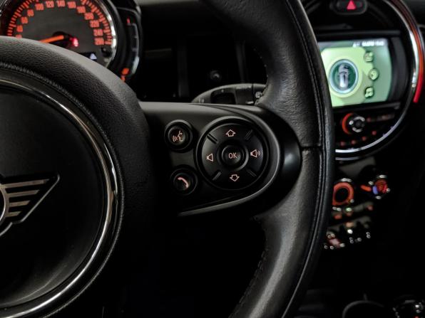 Mini Hatch III (F55/F56) Рестайлинг с пробегом 2019 года, цена 1 850 000 рублей, 107800 км, хэтчбек, Автокод Объявления