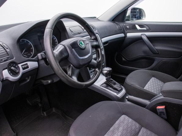 Skoda Octavia II (A5) Рестайлинг с пробегом 2009 года, цена 684 000 рублей, 292723 км, лифтбек, Автокод Объявления