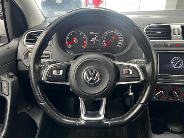 Volkswagen Polo V Рестайлинг с пробегом 2019 года, цена 1 050 000 рублей, 165767 км, седан, Автокод Объявления