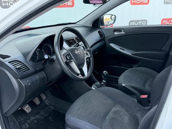 Hyundai Solaris I Рестайлинг с пробегом 2014 года, цена 559 990 рублей, 195000 км, седан, Автокод Объявления