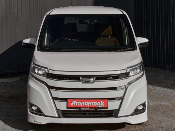 Toyota Noah III (R80) Рестайлинг с пробегом 2018 года, цена 2 370 000 рублей, 126503 км, минивэн, Автокод Объявления