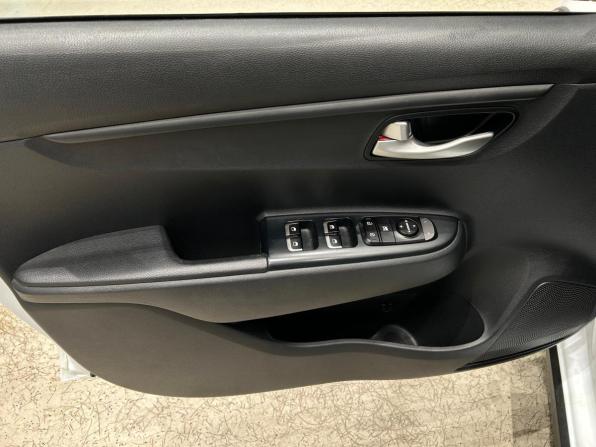 Kia Rio IV с пробегом 2018 года, цена 1 199 000 рублей, 118419 км, хэтчбек, Автокод Объявления