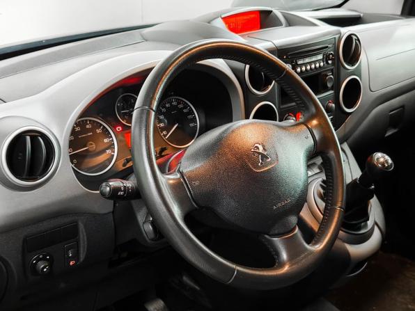 Peugeot Partner II Рестайлинг 2 с пробегом 2016 года, цена 1 060 000 рублей, 118333 км, компактвэн, Автокод Объявления