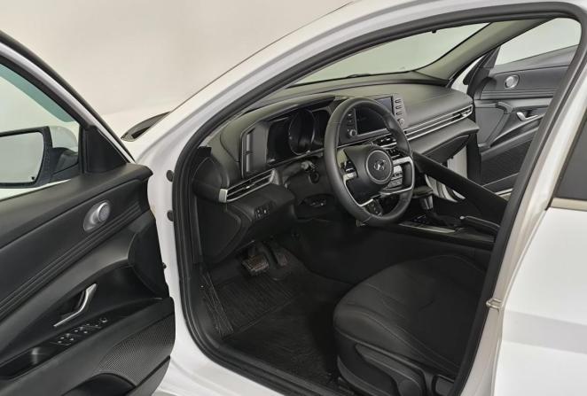 Hyundai Elantra VI (AD) Рестайлинг с пробегом 2021 года, цена 1 980 000 рублей, 91828 км, седан, Автокод Объявления