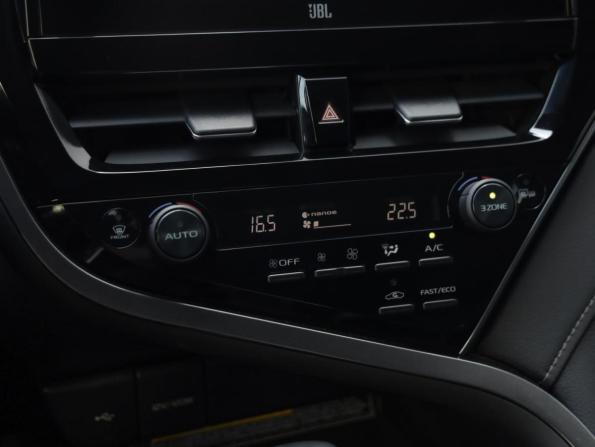 Toyota Camry VIII (XV70) Рестайлинг с пробегом 2021 года, цена 3 700 000 рублей, 44919 км, седан, Автокод Объявления