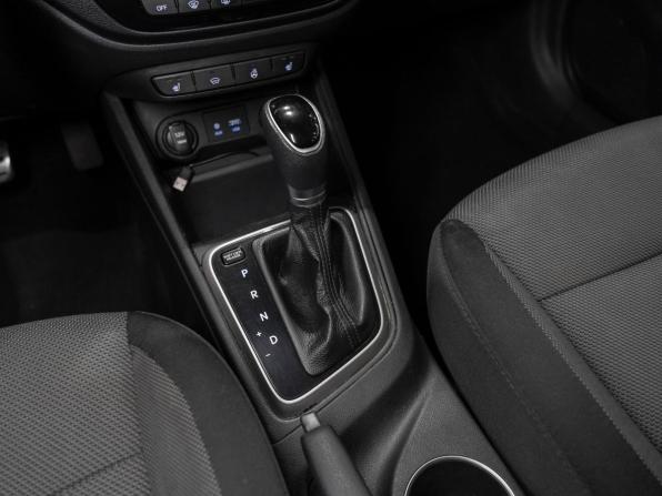 Hyundai Solaris II с пробегом 2018 года, цена 1 350 000 рублей, 168493 км, седан, Автокод Объявления