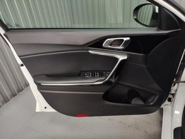 Kia Ceed III с пробегом 2019 года, цена 1 450 000 рублей, 157502 км, универсал, Автокод Объявления
