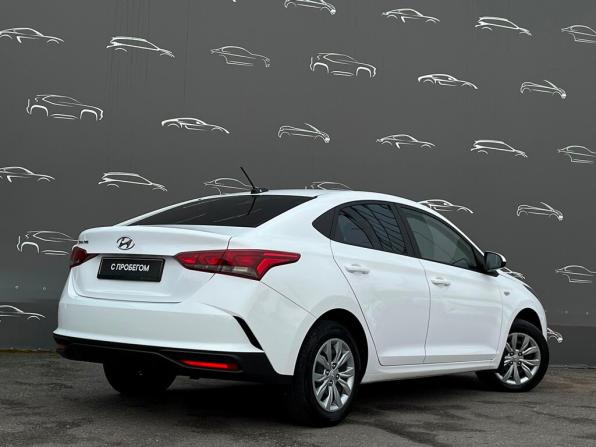 Hyundai Solaris II Рестайлинг с пробегом 2021 года, цена 1 543 200 рублей, 51572 км, седан, Автокод Объявления
