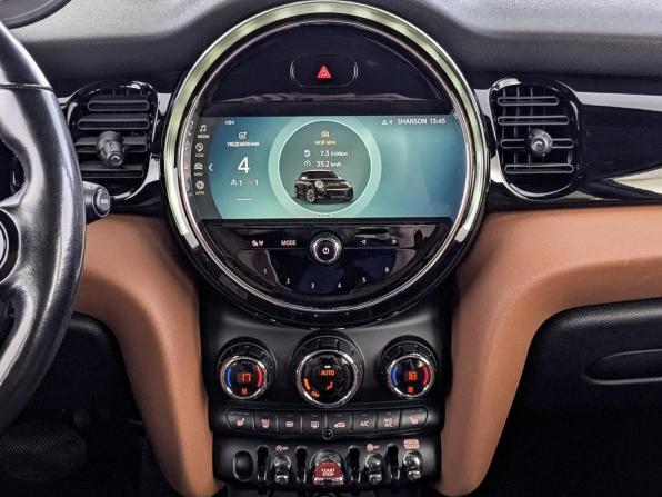 Mini Hatch III (F55/F56) Рестайлинг 2 с пробегом 2021 года, цена 2 335 000 рублей, 78539 км, хэтчбек, Автокод Объявления
