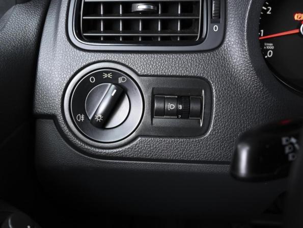 Volkswagen Polo V Рестайлинг с пробегом 2018 года, цена 1 380 000 рублей, 132508 км, седан, Автокод Объявления