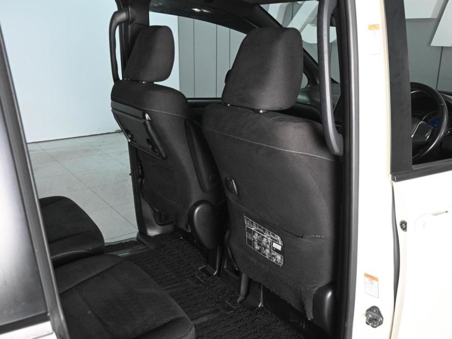 Toyota Noah III (R80) Рестайлинг Ростов-на-Дону  - изображение 13
