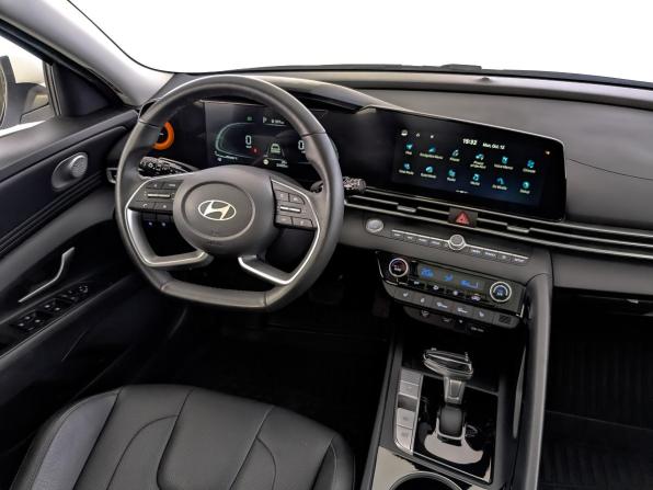 Hyundai Elantra VII (CN7) Рестайлинг с пробегом 2024 года, цена 2 140 000 рублей, 34821 км, седан, Автокод Объявления