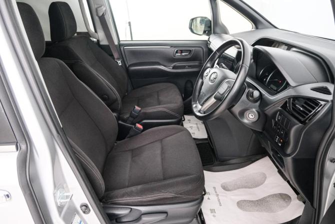 Toyota Esquire I с пробегом 2016 года, цена 2 429 000 рублей, 94535 км, минивэн, Автокод Объявления
