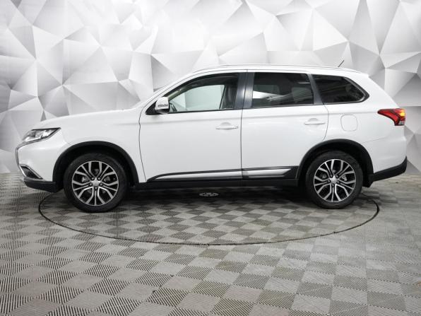 Mitsubishi Outlander III Рестайлинг 2 с пробегом 2016 года, цена 1 790 000 рублей, 225300 км, внедорожник, Автокод Объявления
