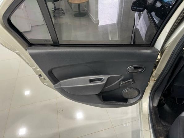 Renault Logan II с пробегом 2017 года, цена 445 000 рублей, 321000 км, седан, Автокод Объявления