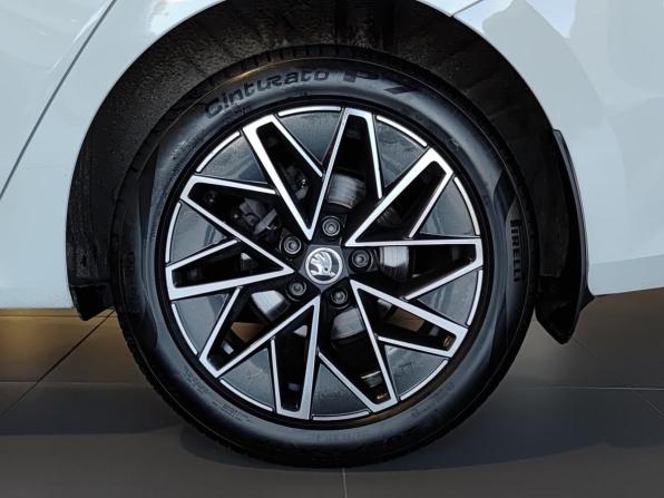 Skoda Octavia IV (A8) с пробегом 2021 года, цена 2 423 000 рублей, 88155 км, лифтбек, Автокод Объявления