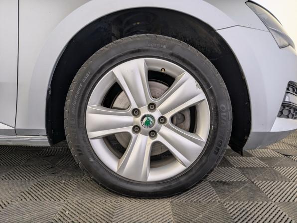 Skoda Superb III Рестайлинг с пробегом 2021 года, цена 2 500 000 рублей, 133030 км, лифтбек, Автокод Объявления